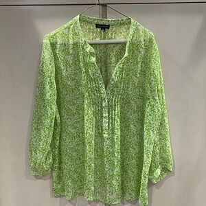 Willi smith Light Green sheer Blouse. Gently worn. Smoke free home